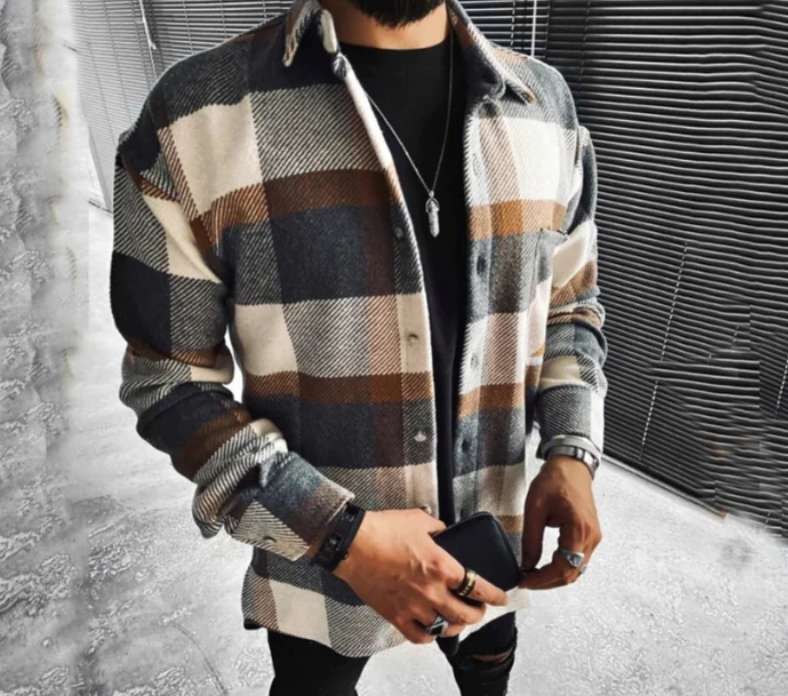 Men's plaid shirt with button closure, ideal for a casual style