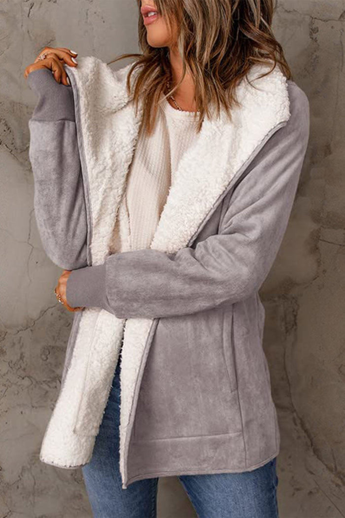 Long-sleeved thermal jacket with a classic collar for cool days