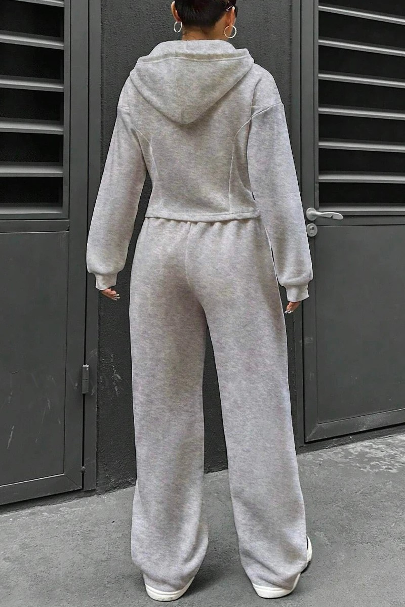 Women's soft sports set with adjustable laces