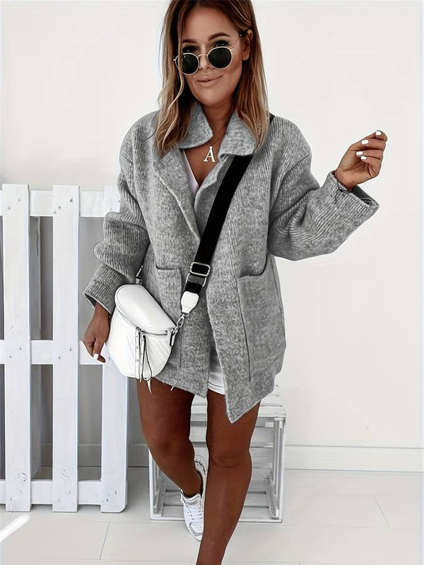 Effortless elegance: a versatile jacket for any occasion