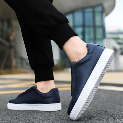 Men's sneakers with casual style and elegant design