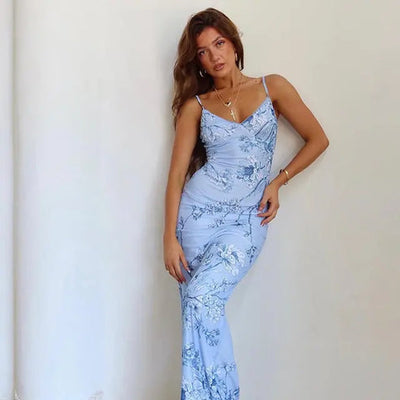Sleeveless dress with floral print and elegant style