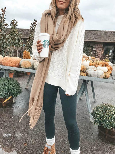 Long-sleeved white knit sweater for an elegant look