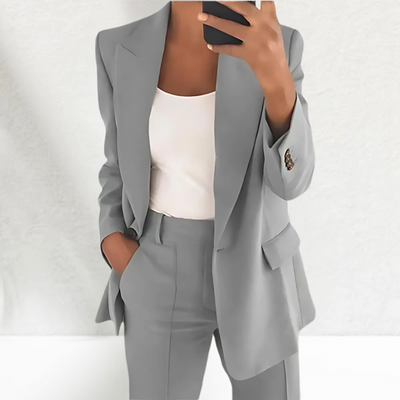 Elegant women's set with a structured blazer and wide-legged trousers