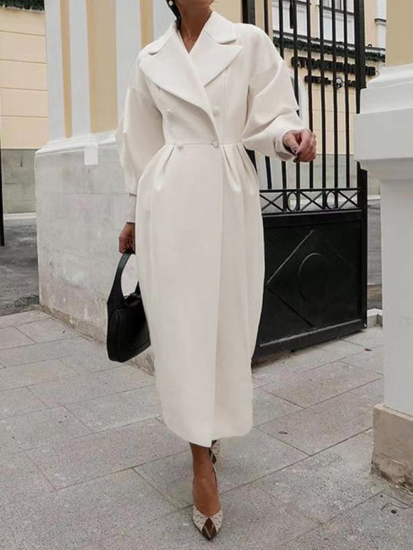 Subtle style with lantern sleeves and wide lapels