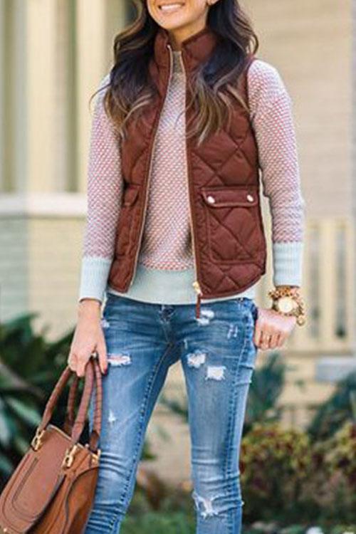 Vest with pockets and plain collar