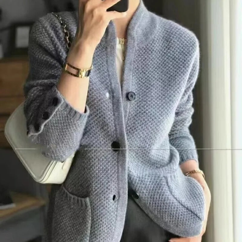 Women's warm sweater jacket: comfort and style in one