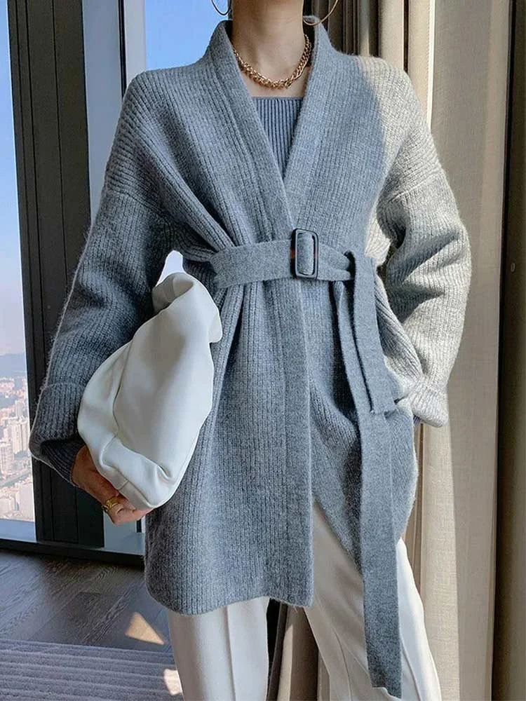 Elegant gray cardigan with a tie waist for a comfortable look