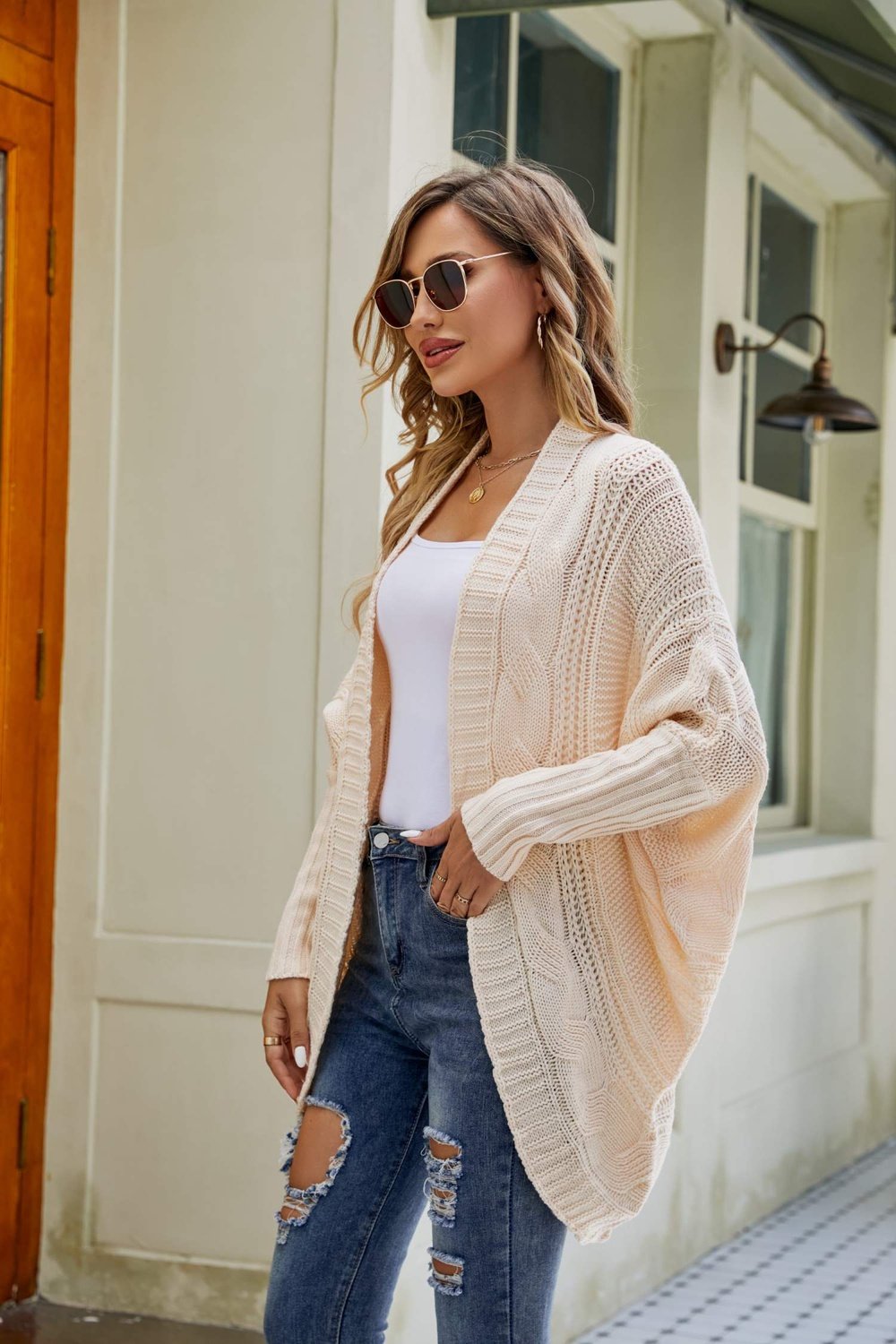 Open cardigan with wide sleeves for a stylish look.