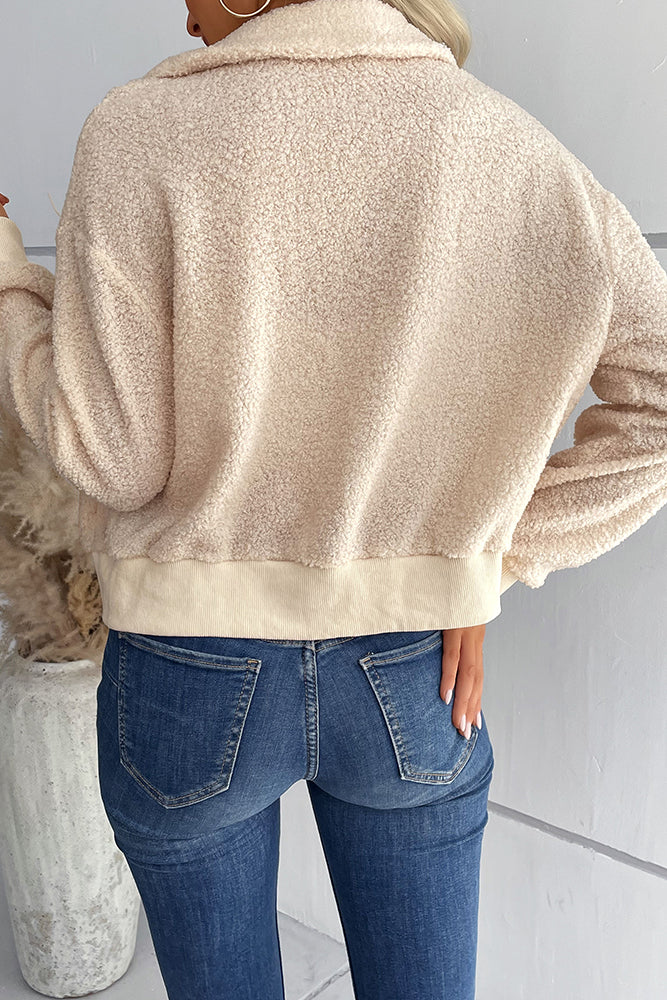 Modern short jacket with collar and zip closure: for a dynamic style