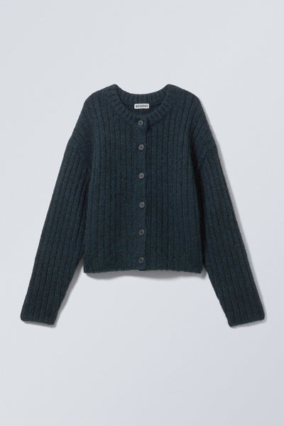 Loose Fit Cardigan – Versatile and Modern Garment
