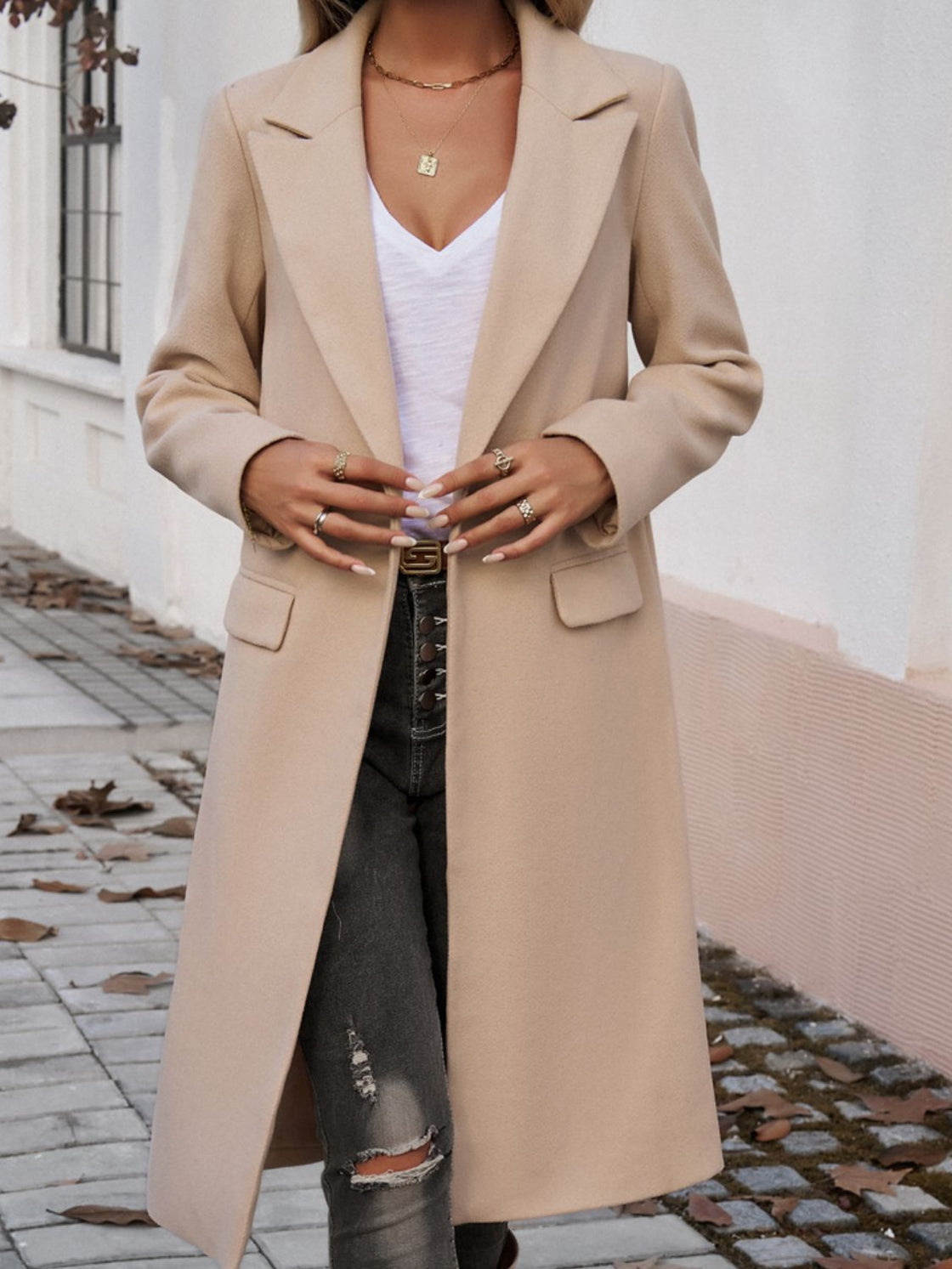 Women's long coat with pockets, collar and long sleeves