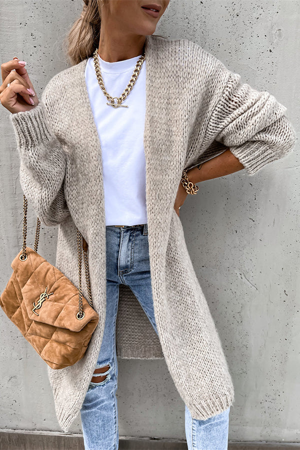 Elegant cardigan with long sleeves and a deep V-neckline for a sophisticated style