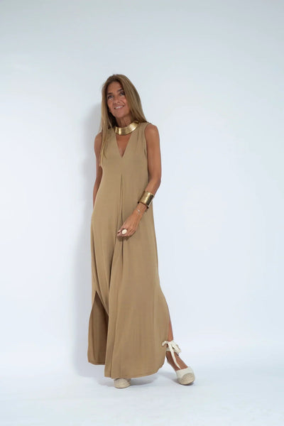 Elegant vest and long dress set for a sophisticated look