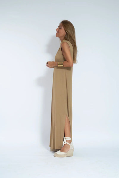 Elegant vest and long dress set for a sophisticated look