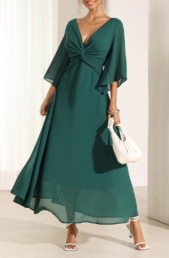 Elegant long dress with a V-neckline and sophisticated design