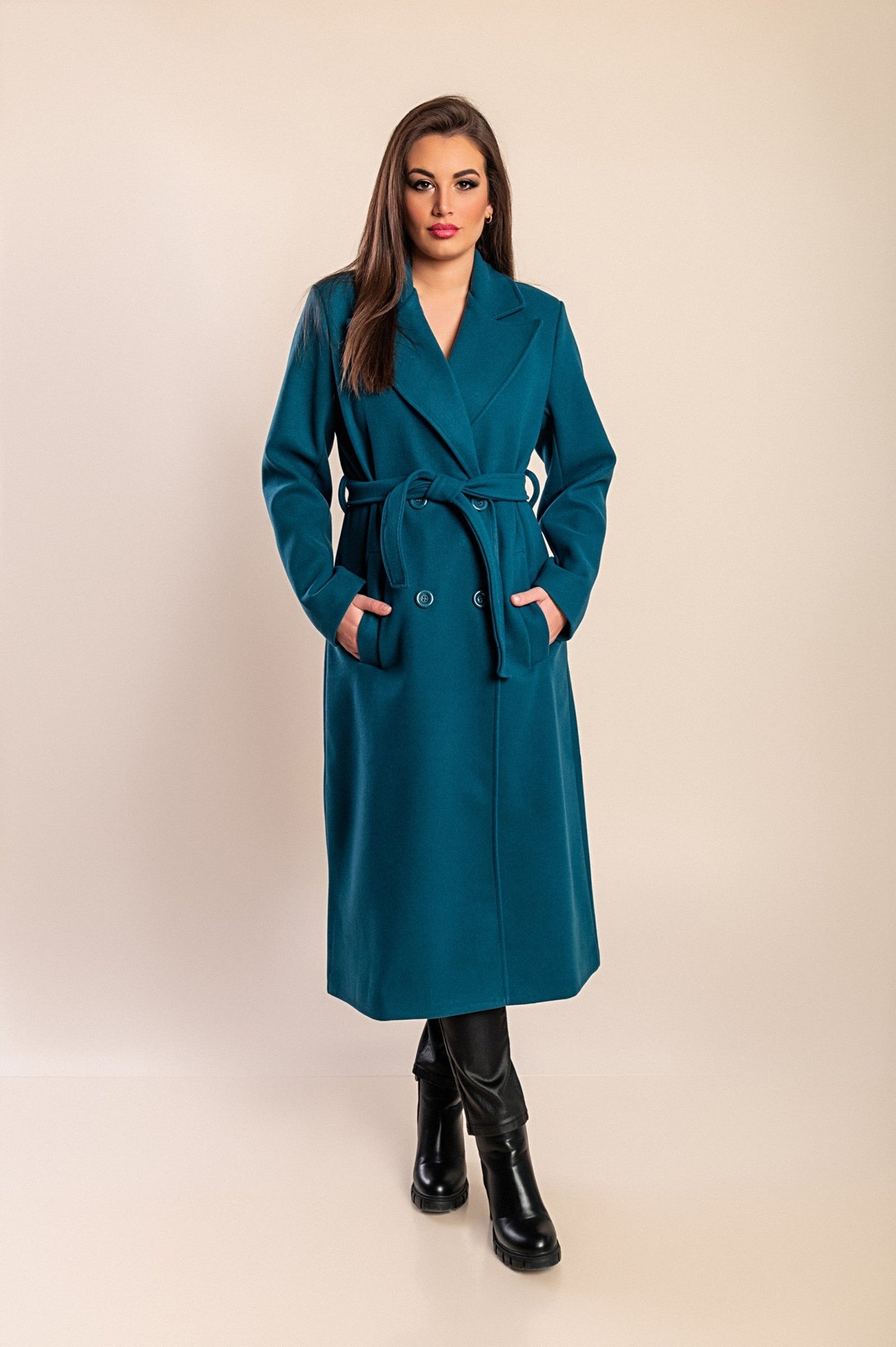 Elegant women's long coat with button closure and sophisticated design