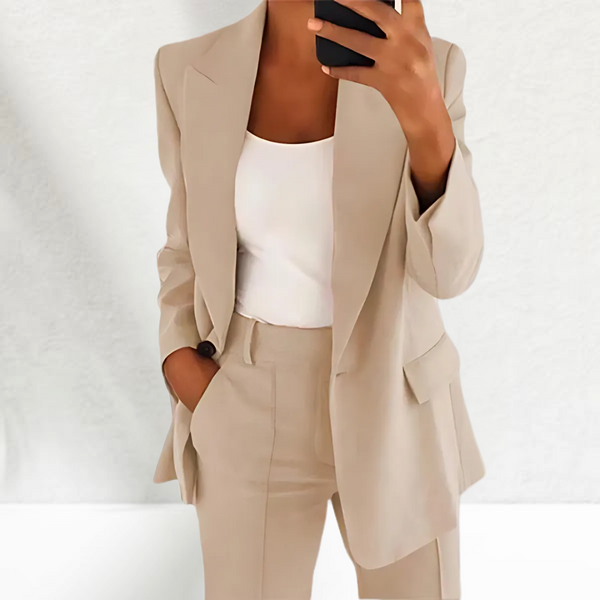 Elegant women's set with a structured blazer and wide-legged trousers