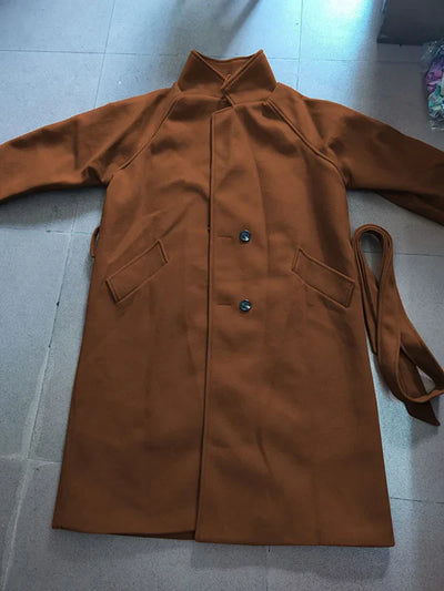 Elegant loose coat with minimalist design