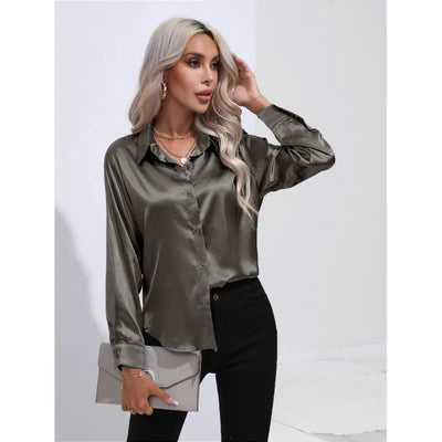 Relaxed and versatile blouse: timeless style and comfort