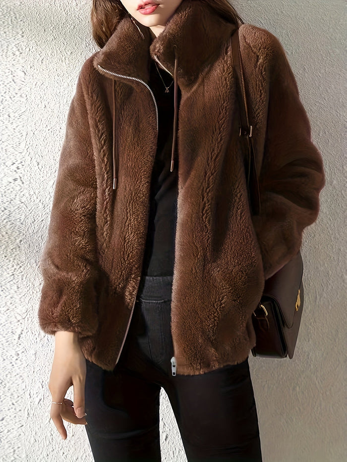 Warm teddy coat with long sleeves and zipper: comfort and convenience