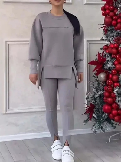 Lightweight and comfortable sweatshirt and leggings set for everyday wear