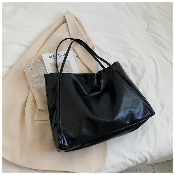 Elegant bag with sophisticated design for everyday use