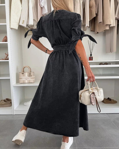 Elegant long dress with a deep neckline and three-quarter sleeves buttoned at the front
