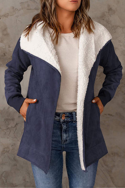 Long-sleeved thermal jacket with a classic collar for cool days