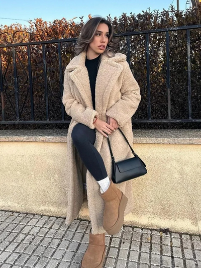 Long women's jacket ideal for autumn with a cozy design