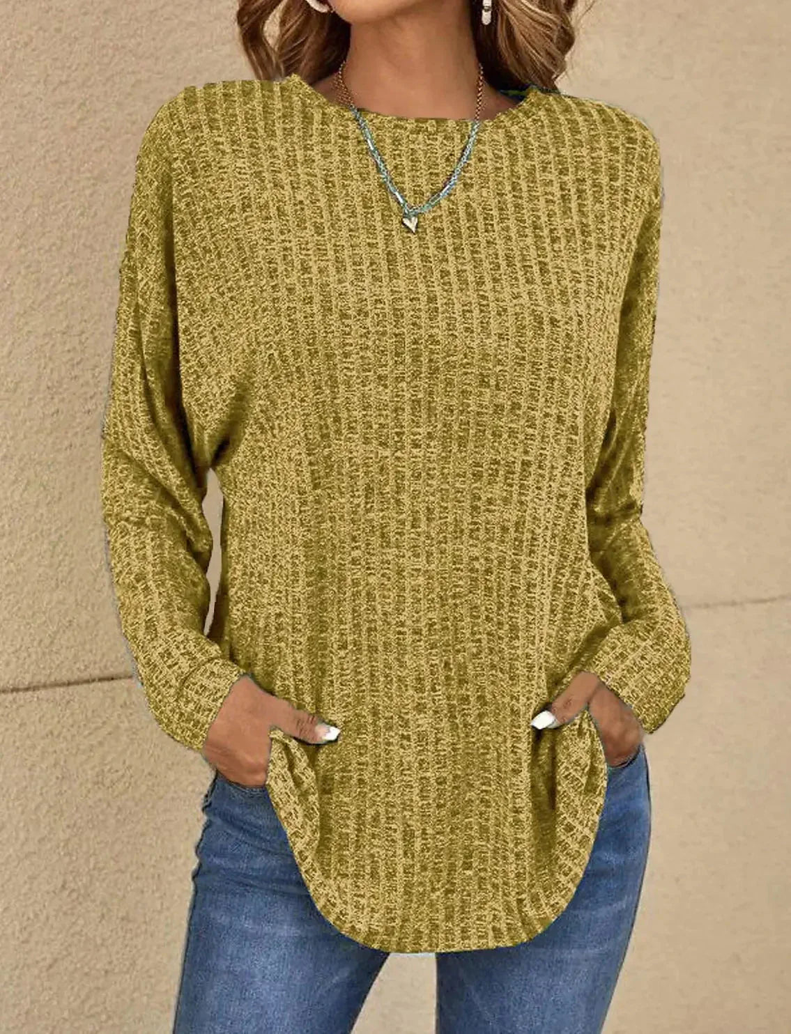 Luxurious blouse with a shiny touch