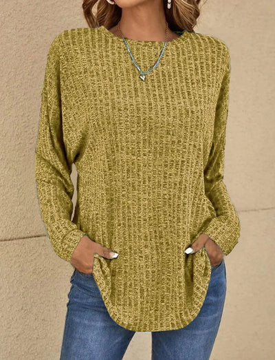 Luxurious blouse with a shiny touch