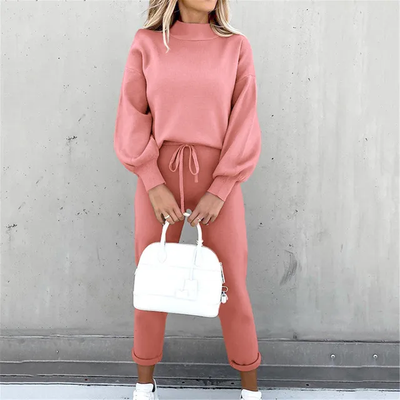 Women's energetic sports set: style and functionality