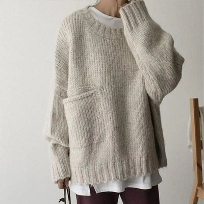 Ivory oversized sweater with front pockets: an elegant touch to your wardrobe