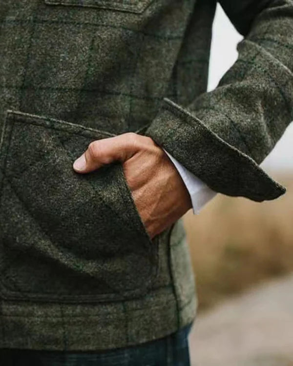 Men's jacket with wide sleeves and elegant lapels for a confident style