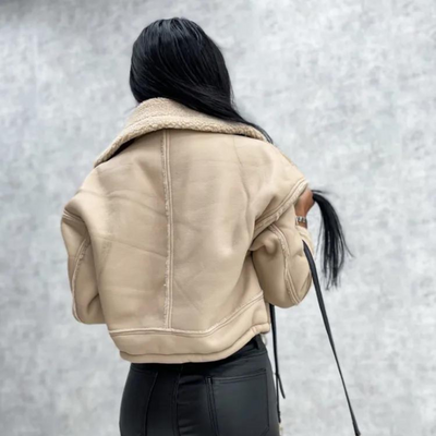 Women's short jacket with a modern and elegant design