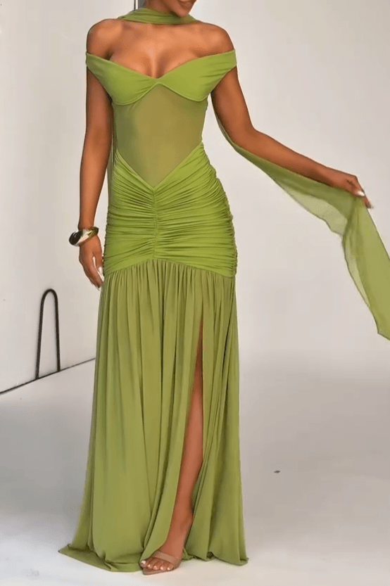 Elegant long dress with straps and pleated detail for special events