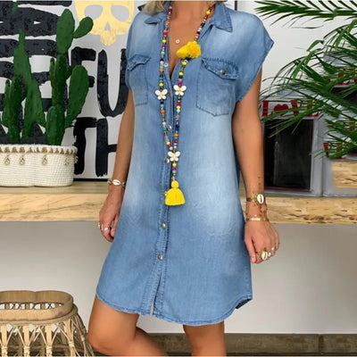 Evelyn - Sleeveless button-front mini dress in washed denim