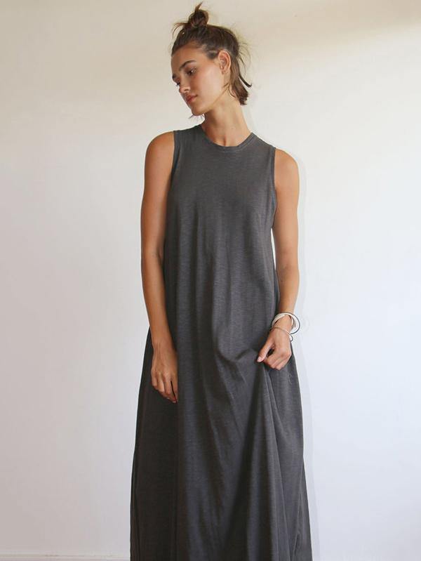 Delia - Simple round neck sleeveless long dress