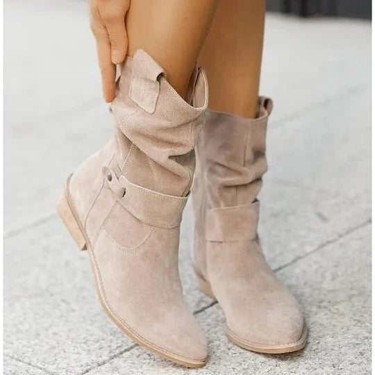 Comfortable women's high boots for fall and winter, perfect for everyday wear.