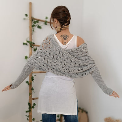 Fia - Warm scarf with ponytail sleeves