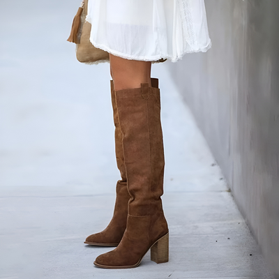 Classic high boots with a wide heel for women, ideal for any occasion