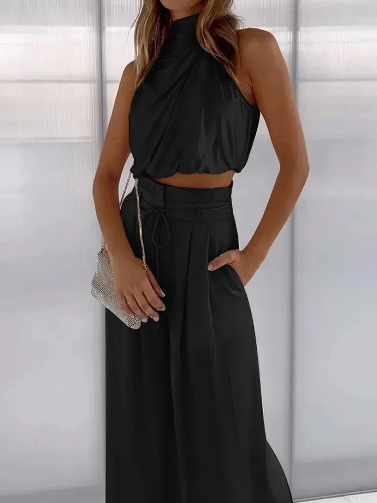 Lena - Elegant sleeveless high-neck suit