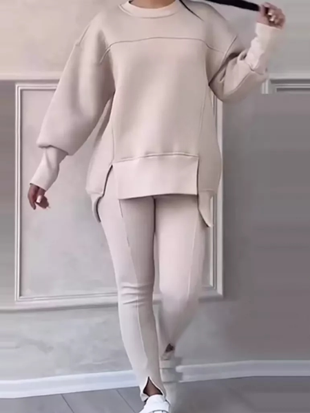 Lightweight and comfortable sweatshirt and leggings set for everyday wear