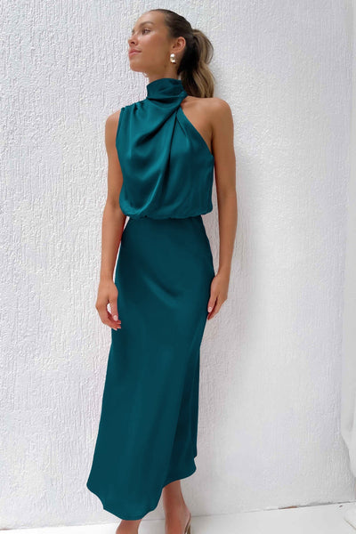 Elegant long dress with asymmetrical neckline and sophisticated design