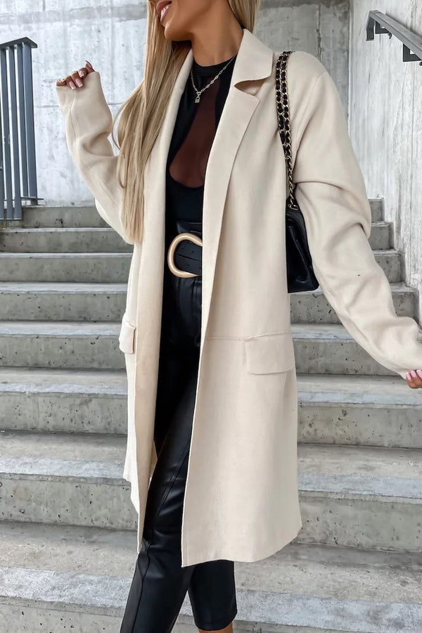 Elegant coat with pockets and a turn-down collar: the perfect style for any occasion