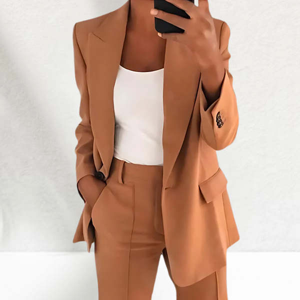 Elegant women's set with a structured blazer and wide-legged trousers