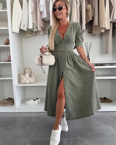 Elegant long dress with a deep neckline and three-quarter sleeves buttoned at the front