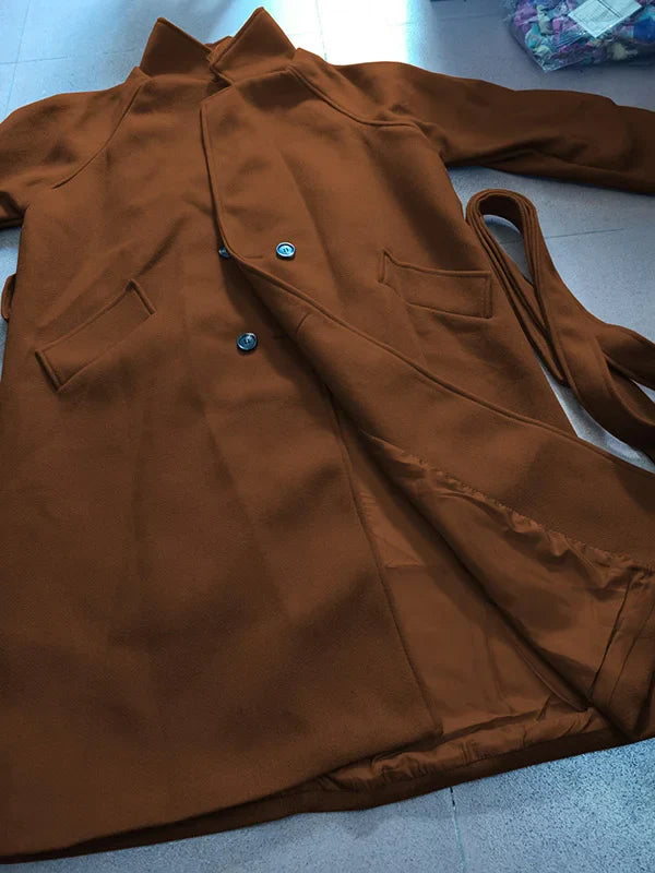 Elegant loose coat with minimalist design