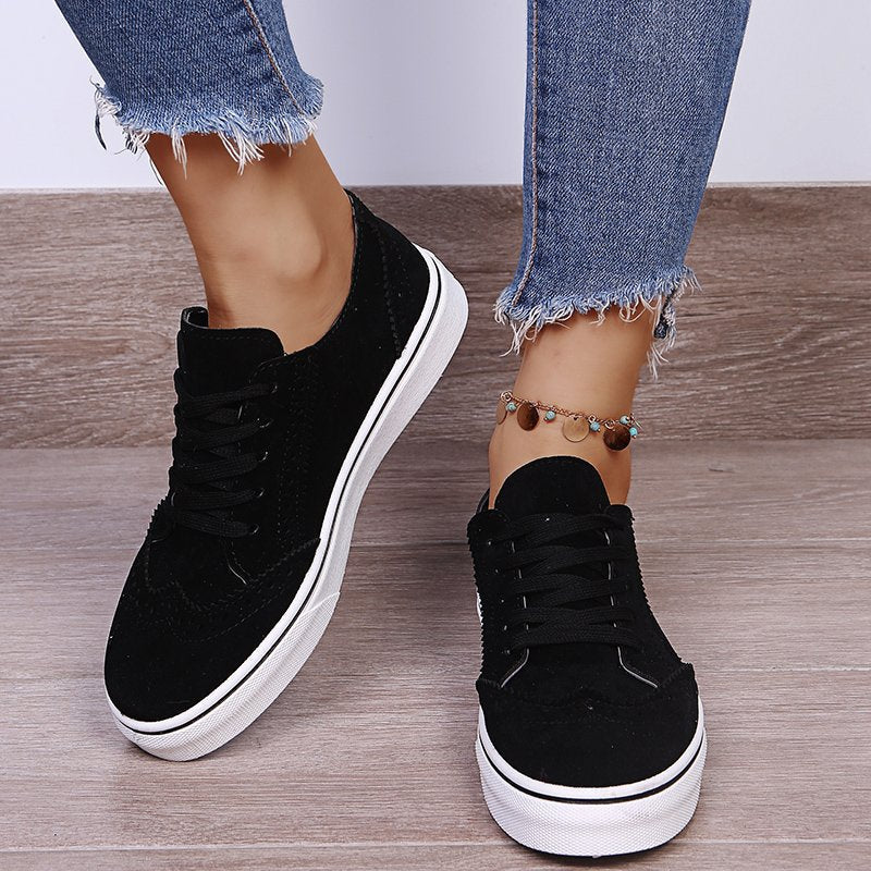 Elegant flat lace-up sneakers